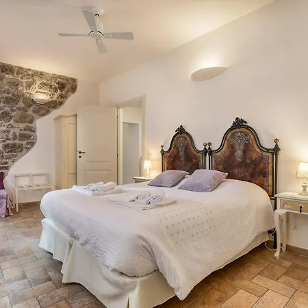 Antica - Centro Storico Bed & Breakfast