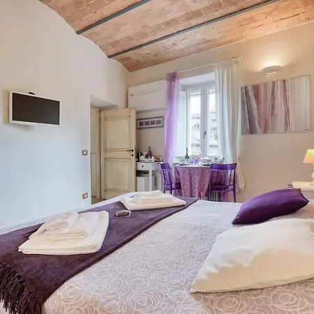 Bed and Breakfast Antica - Centro Storico 4*