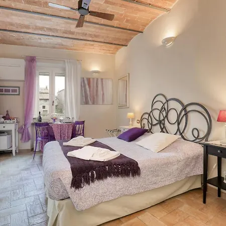 Antica - Centro Storico Bed & Breakfast 3*