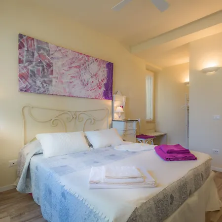 Antica - Centro Storico Bed and Breakfast