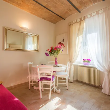 Antica - Centro Storico Bed and Breakfast 4*